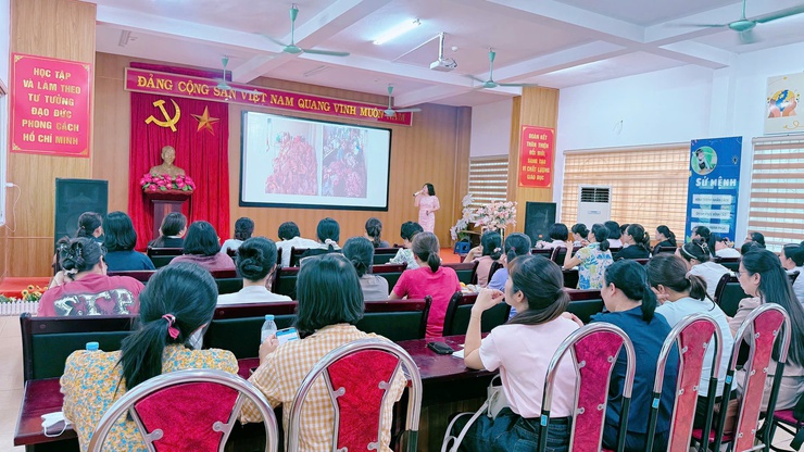 Trạm y tế phường Kiến Hưng tập huấn ATTP bếp ăn bán trú- Ảnh 1.