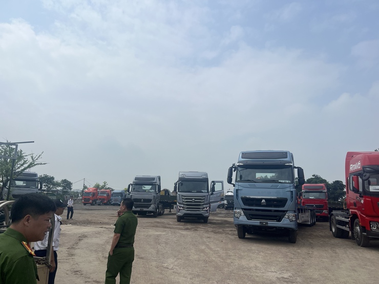 Phường Long Biên tăng cường kiểm tra, xử lý các bãi trông giữ phương tiện giao thông trên địa bàn- Ảnh 2.