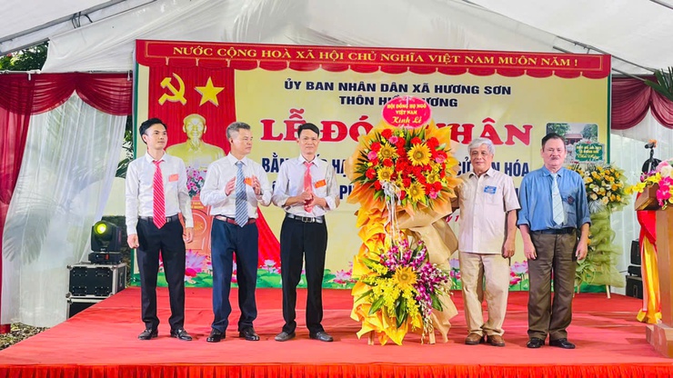 Thôn Hiền Lương đón nhận Bằng xếp hạng Di tích lịch sử - văn hóa cấp thành phố đình làng- Ảnh 5.