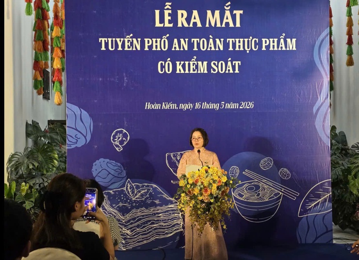 UBND phường Hoàn Kiếm tổ chức lễ ra mắt mô hình "Tuyến phố An toàn thực phẩm có kiểm soát" tại 03 tuyến phố Đào Duy Từ - Tạ Hiện - Mã Mây- Ảnh 1.