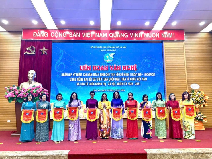 HỘI LHPN PHƯỜNG THAM GIA LIÊN HOAN VĂN NGHỆ CỤM THI ĐUA SỐ 1- Ảnh 1.