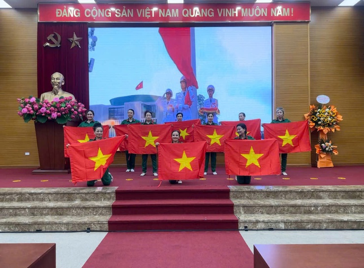 HỘI LHPN PHƯỜNG THAM GIA LIÊN HOAN VĂN NGHỆ CỤM THI ĐUA SỐ 1- Ảnh 2.