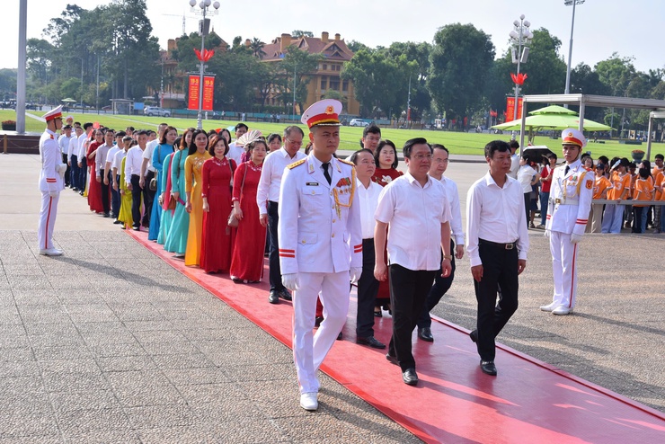 Đảng ủy xã Thiên Lộc tổ chức Đoàn đại biểu cán bộ chủ chốt của xã vào Lăng viếng Chủ tịch Hồ Chí Minh- Ảnh 5.
