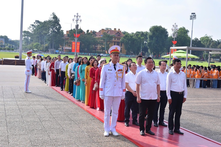 Đảng ủy xã Thiên Lộc tổ chức Đoàn đại biểu cán bộ chủ chốt của xã vào Lăng viếng Chủ tịch Hồ Chí Minh- Ảnh 4.