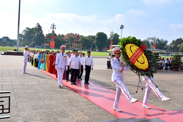 Đảng ủy xã Thiên Lộc tổ chức Đoàn đại biểu cán bộ chủ chốt của xã vào Lăng viếng Chủ tịch Hồ Chí Minh- Ảnh 6.