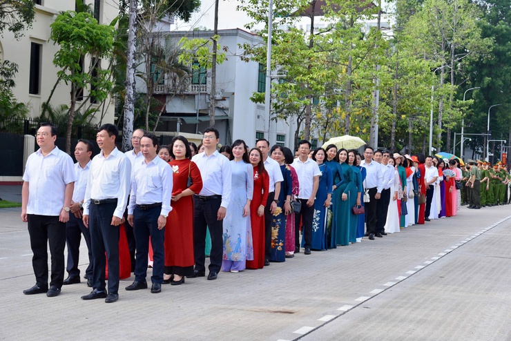Đảng ủy xã Thiên Lộc tổ chức Đoàn đại biểu cán bộ chủ chốt của xã vào Lăng viếng Chủ tịch Hồ Chí Minh- Ảnh 2.