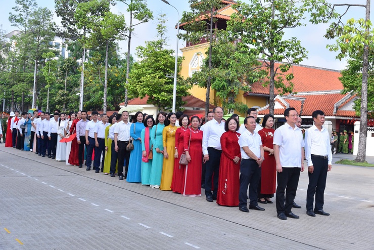 Đảng ủy xã Thiên Lộc tổ chức Đoàn đại biểu cán bộ chủ chốt của xã vào Lăng viếng Chủ tịch Hồ Chí Minh- Ảnh 1.