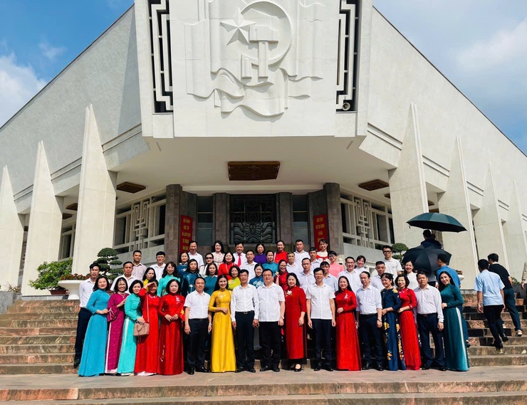 Đảng ủy xã Thiên Lộc tổ chức Đoàn đại biểu cán bộ chủ chốt của xã vào Lăng viếng Chủ tịch Hồ Chí Minh- Ảnh 7.