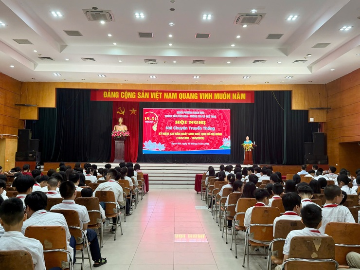 Phường Bạch Mai: Tổ chức Hội nghị nói chuyện truyền thống kỷ niệm 136 năm Ngày sinh Chủ tịch Hồ Chí Minh.- Ảnh 5.