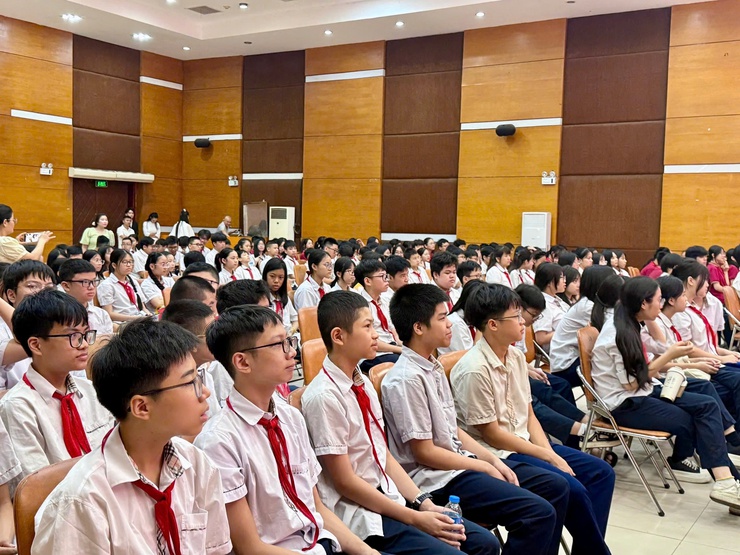 Phường Bạch Mai: Tổ chức Hội nghị nói chuyện truyền thống kỷ niệm 136 năm Ngày sinh Chủ tịch Hồ Chí Minh.- Ảnh 2.
