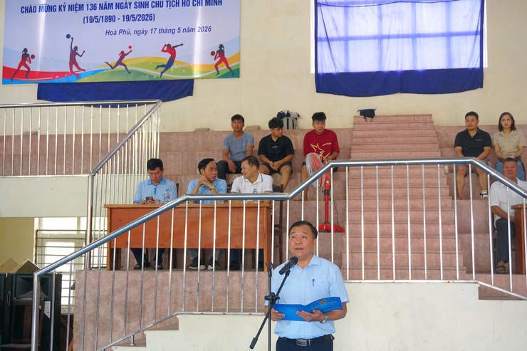 xã Hoà Phú tổ chức Giải bóng chuyền hơi chào mừng kỷ niệm 136 năm Ngày sinh Chủ tịch Hồ Chí Minh- Ảnh 2.