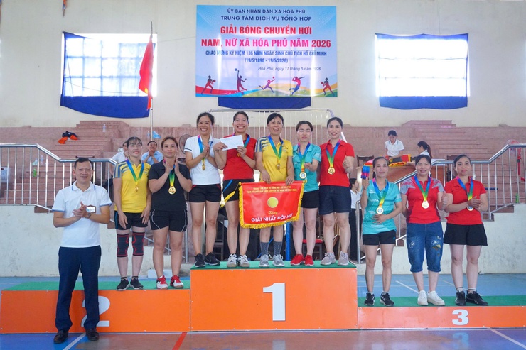 xã Hoà Phú tổ chức Giải bóng chuyền hơi chào mừng kỷ niệm 136 năm Ngày sinh Chủ tịch Hồ Chí Minh- Ảnh 11.