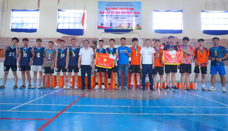 xã Hoà Phú tổ chức Giải bóng chuyền hơi chào mừng kỷ niệm 136 năm Ngày sinh Chủ tịch Hồ Chí Minh- Ảnh 12.