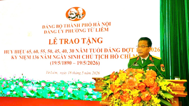 Phường Từ Liêm trao Huy hiệu Đảng đợt 19/5 cho 125 đảng viên- Ảnh 10.
