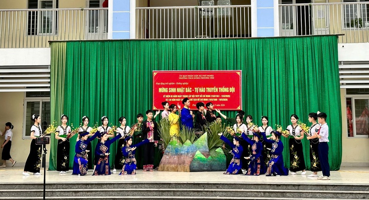 Trường THCS Đông Phương Yên tổ chức hoạt động trải nghiệm “ Mừng sinh nhật Bác – Tự hào truyền thống Đội”- Ảnh 2.
