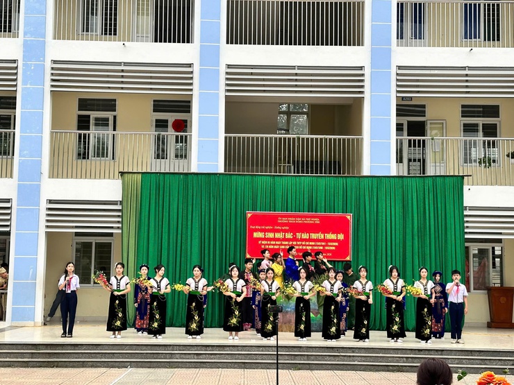 Trường THCS Đông Phương Yên tổ chức hoạt động trải nghiệm “ Mừng sinh nhật Bác – Tự hào truyền thống Đội”- Ảnh 3.