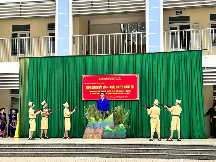 Trường THCS Đông Phương Yên tổ chức hoạt động trải nghiệm “ Mừng sinh nhật Bác – Tự hào truyền thống Đội”- Ảnh 5.