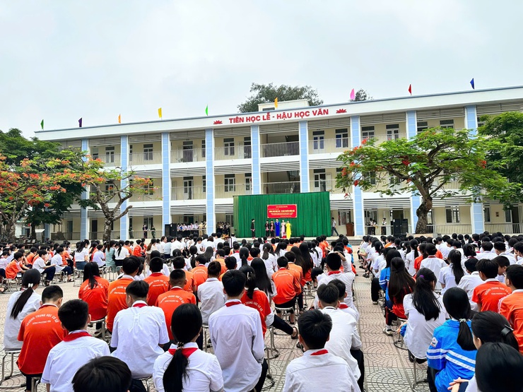 Trường THCS Đông Phương Yên tổ chức hoạt động trải nghiệm “ Mừng sinh nhật Bác – Tự hào truyền thống Đội”- Ảnh 6.