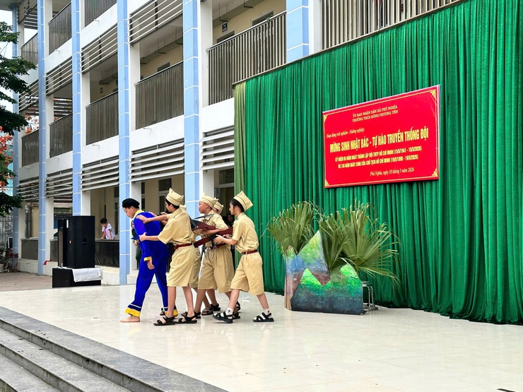 Trường THCS Đông Phương Yên tổ chức hoạt động trải nghiệm “ Mừng sinh nhật Bác – Tự hào truyền thống Đội”- Ảnh 8.