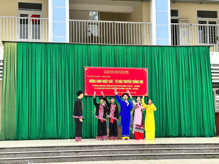 Trường THCS Đông Phương Yên tổ chức hoạt động trải nghiệm “ Mừng sinh nhật Bác – Tự hào truyền thống Đội”- Ảnh 9.