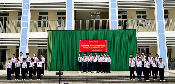 Trường THCS Đông Phương Yên tổ chức hoạt động trải nghiệm “ Mừng sinh nhật Bác – Tự hào truyền thống Đội”- Ảnh 12.
