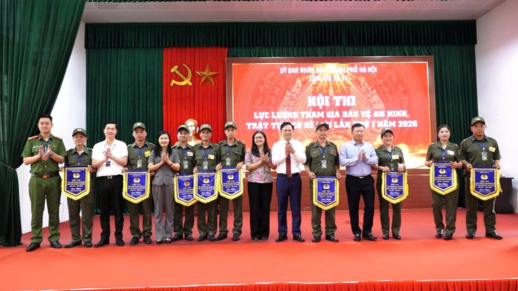  DÂN HÒA ẤN TƯỢNG TẠI HỘI THI "LỰC LƯỢNG AN NINH CƠ SỞ GIỎI" CỤM THI SỐ 11: THÔNG ĐIỆP BÌNH YÊN LUÔN ĐƯỢC ĐẶT LÊN HÀNG ĐẦU - Ảnh 1.