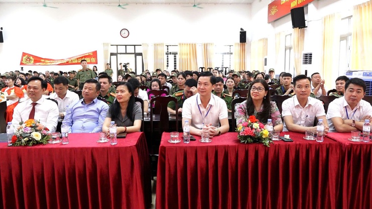  DÂN HÒA ẤN TƯỢNG TẠI HỘI THI "LỰC LƯỢNG AN NINH CƠ SỞ GIỎI" CỤM THI SỐ 11: THÔNG ĐIỆP BÌNH YÊN LUÔN ĐƯỢC ĐẶT LÊN HÀNG ĐẦU - Ảnh 2.