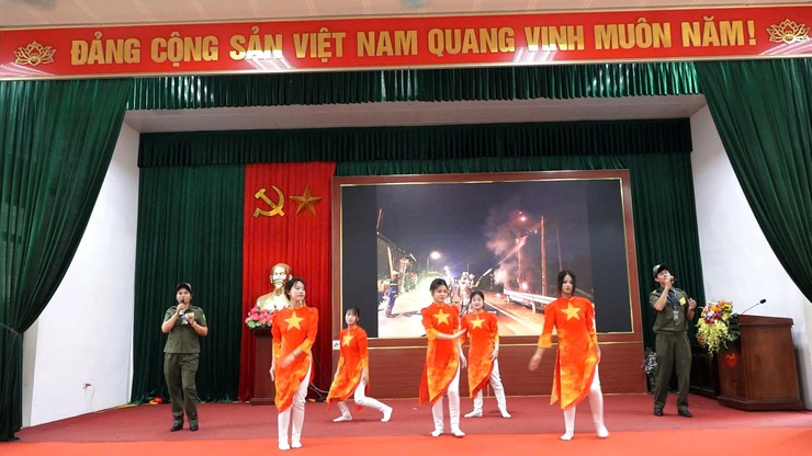  DÂN HÒA ẤN TƯỢNG TẠI HỘI THI "LỰC LƯỢNG AN NINH CƠ SỞ GIỎI" CỤM THI SỐ 11: THÔNG ĐIỆP BÌNH YÊN LUÔN ĐƯỢC ĐẶT LÊN HÀNG ĐẦU - Ảnh 3.