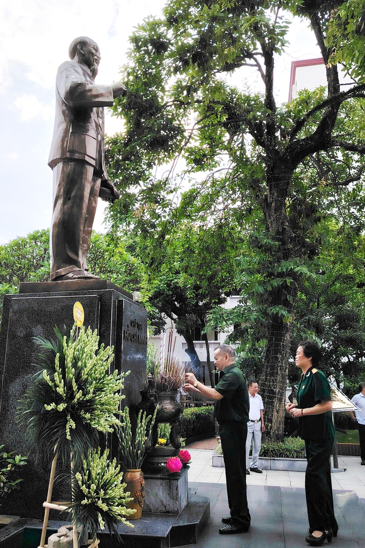 Phường Thanh Xuân thành kính dâng hương, báo công trước Tượng đài Chủ tịch Hồ Chí Minh- Ảnh 6.