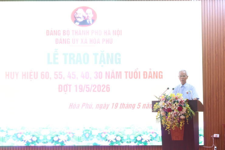 Đảng ủy xã Hòa Phú: Long trọng tổ chức Lễ trao tặng Huy hiệu Đảng đợt 19/5- Ảnh 9.