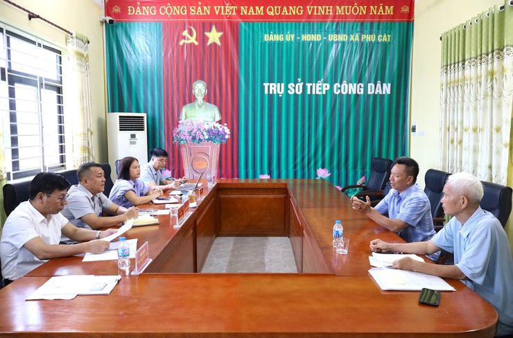 Đồng chí Phó chủ tịch UBND xã tiếp công dân định kỳ tháng 5/2026- Ảnh 1.