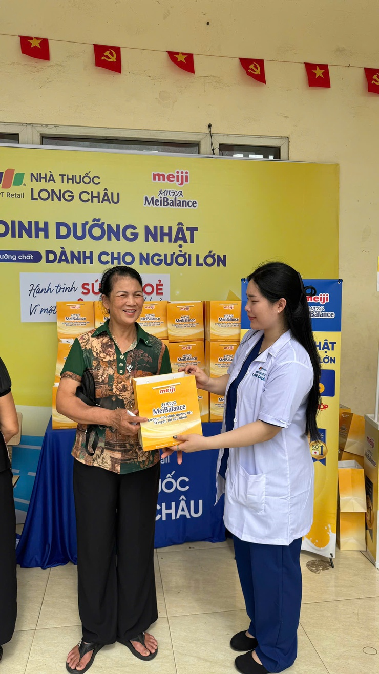 TRẠM Y TẾ XÃ THƯ LÂM TỔ CHỨC HỘI NGHỊ TRUYỀN THÔNG CHĂM SÓC SỨC KHỎE VÀ TẶNG QUÀ CHO NGƯỜI CAO TUỔI

- Ảnh 7.
