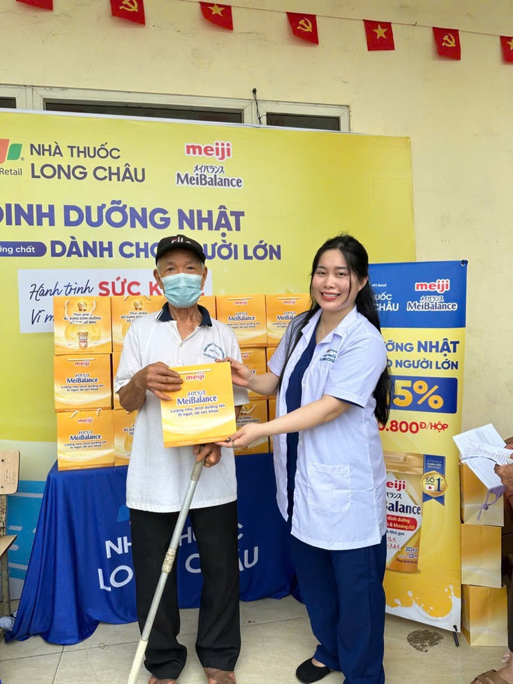 TRẠM Y TẾ XÃ THƯ LÂM TỔ CHỨC HỘI NGHỊ TRUYỀN THÔNG CHĂM SÓC SỨC KHỎE VÀ TẶNG QUÀ CHO NGƯỜI CAO TUỔI

- Ảnh 9.
