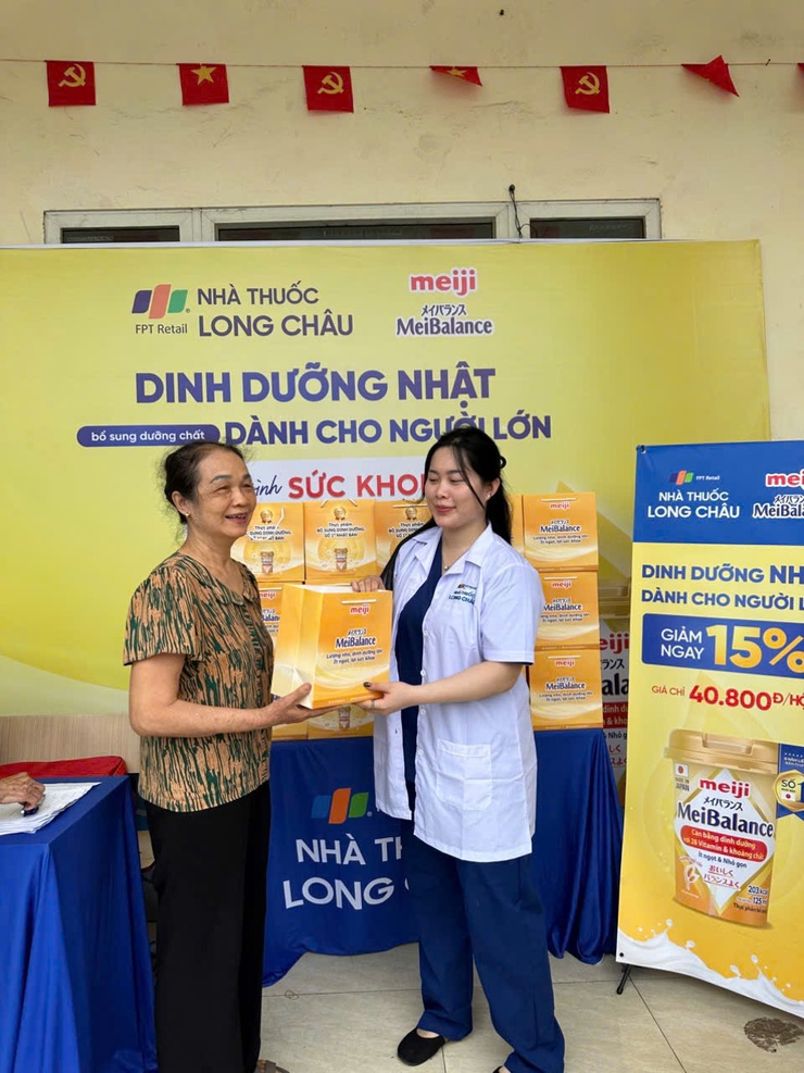 TRẠM Y TẾ XÃ THƯ LÂM TỔ CHỨC HỘI NGHỊ TRUYỀN THÔNG CHĂM SÓC SỨC KHỎE VÀ TẶNG QUÀ CHO NGƯỜI CAO TUỔI

- Ảnh 10.