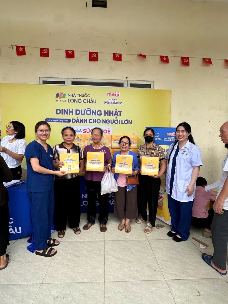 TRẠM Y TẾ XÃ THƯ LÂM TỔ CHỨC HỘI NGHỊ TRUYỀN THÔNG CHĂM SÓC SỨC KHỎE VÀ TẶNG QUÀ CHO NGƯỜI CAO TUỔI

- Ảnh 11.