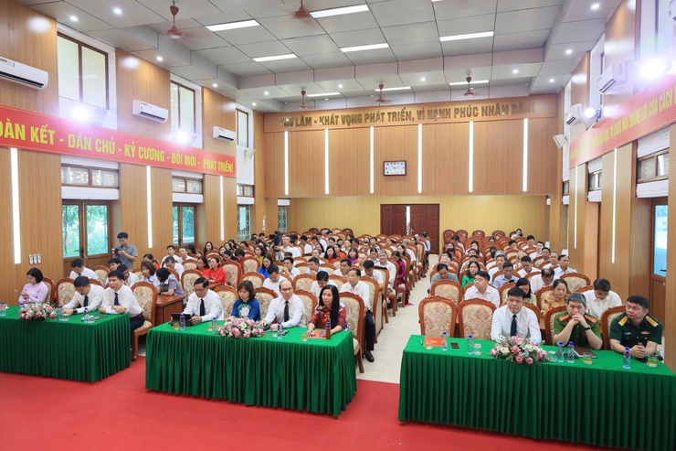 ĐẢNG ỦY XÃ THƯ LÂM TỔ CHỨC HỘI NGHỊ TỔNG KẾT CUỘC THI CHÍNH LUẬN VỀ BẢO VỆ NỀN TẢNG TƯ TƯỞNG CỦA ĐẢNG LẦN THỨ SÁU, NĂM 2026
- Ảnh 1.