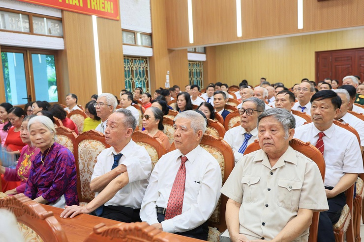 ĐẢNG ỦY XÃ THƯ LÂM TỔ CHỨC LỄ KỶ NIỆM 136 NĂM NGÀY SINH CHỦ TỊCH HỒ CHÍ MINH (19/5/1890 – 19/5/2026) VÀ TRAO TẶNG HUY HIỆU ĐẢNG ĐỢT 19/5/2026- Ảnh 4.