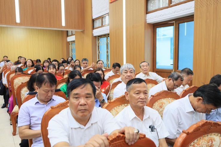 ĐẢNG ỦY XÃ THƯ LÂM TỔ CHỨC LỄ KỶ NIỆM 136 NĂM NGÀY SINH CHỦ TỊCH HỒ CHÍ MINH (19/5/1890 – 19/5/2026) VÀ TRAO TẶNG HUY HIỆU ĐẢNG ĐỢT 19/5/2026- Ảnh 5.