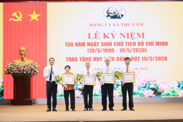 ĐẢNG ỦY XÃ THƯ LÂM TỔ CHỨC LỄ KỶ NIỆM 136 NĂM NGÀY SINH CHỦ TỊCH HỒ CHÍ MINH (19/5/1890 – 19/5/2026) VÀ TRAO TẶNG HUY HIỆU ĐẢNG ĐỢT 19/5/2026- Ảnh 15.