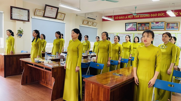 CHI BỘ TRƯỜNG MẦM NON NGỌC LÔI TỔ CHỨC LỄ KẾT NẠP ĐẢNG VIÊN MỚI- Ảnh 2.