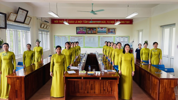 CHI BỘ TRƯỜNG MẦM NON NGỌC LÔI TỔ CHỨC LỄ KẾT NẠP ĐẢNG VIÊN MỚI- Ảnh 7.