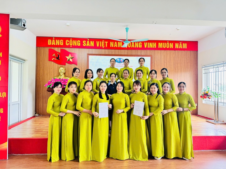 CHI BỘ TRƯỜNG MẦM NON NGỌC LÔI TỔ CHỨC LỄ KẾT NẠP ĐẢNG VIÊN MỚI- Ảnh 16.