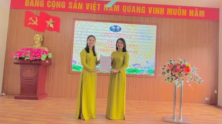 CHI BỘ TRƯỜNG MẦM NON NGỌC LÔI TỔ CHỨC LỄ KẾT NẠP ĐẢNG VIÊN MỚI- Ảnh 6.