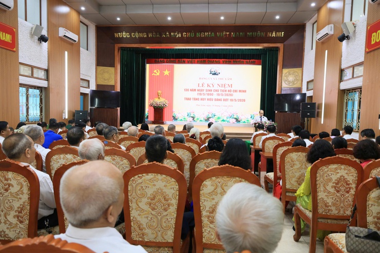 ĐẢNG ỦY XÃ THƯ LÂM TỔ CHỨC LỄ KỶ NIỆM 136 NĂM NGÀY SINH CHỦ TỊCH HỒ CHÍ MINH (19/5/1890 – 19/5/2026) VÀ TRAO TẶNG HUY HIỆU ĐẢNG ĐỢT 19/5/2026- Ảnh 8.