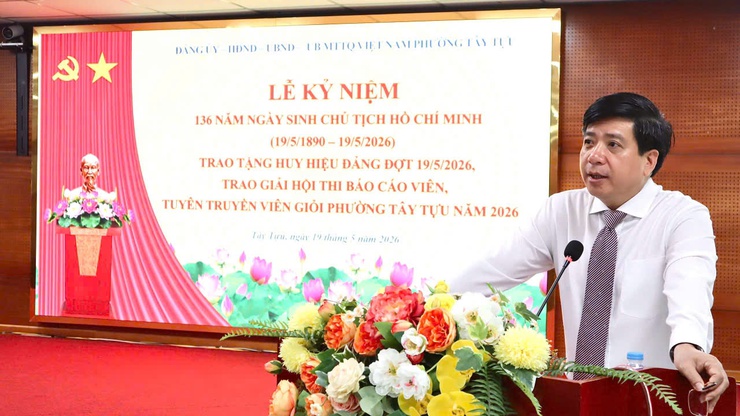 Đảng bộ Phường Tây Tựu tổ chức Lễ trao tặng Huy hiệu Đảng đợt 19/5- Ảnh 1.