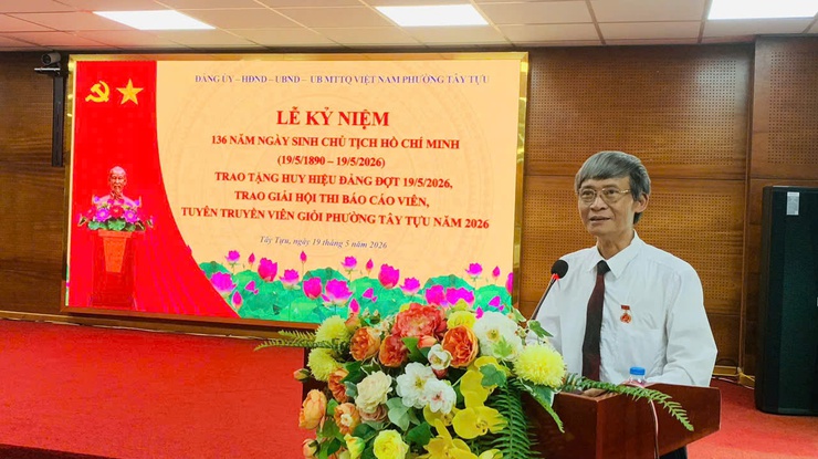 Đảng bộ Phường Tây Tựu tổ chức Lễ trao tặng Huy hiệu Đảng đợt 19/5- Ảnh 2.