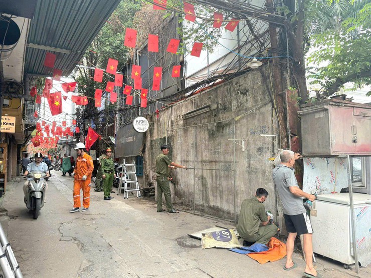 Phường Ô Chợ Dừa ra quân lập lại trật tự đô thị- Ảnh 6.