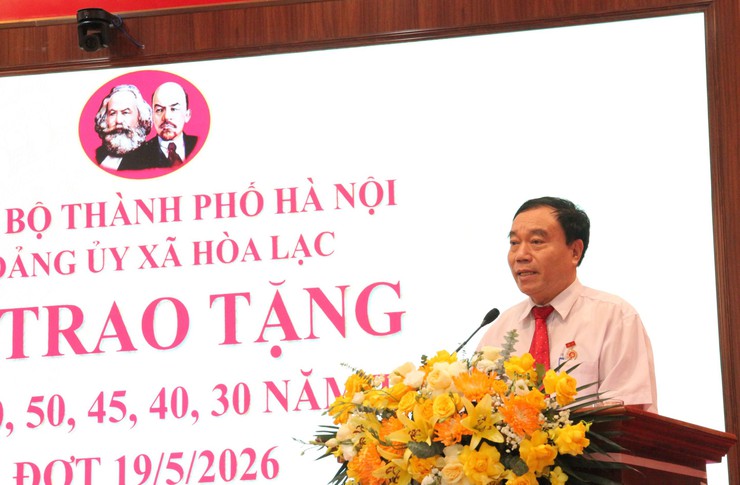 Đảng bộ xã Hòa Lạc trang trọng trao tặng Huy hiệu Đảng đợt 19/5/2026- Ảnh 12.