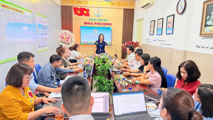 Hội đồng nhân dân phường Long Biên giám sát công tác giáo dục năm học 2025 - 2026 tại trường Mầm non Hoa Phượng- Ảnh 1.
