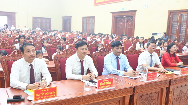 THẠCH THẤT TUYÊN DƯƠNG 209 HỌC SINH GIỎI TIÊU BIỂU NĂM HỌC 2025 – 2026- Ảnh 2.